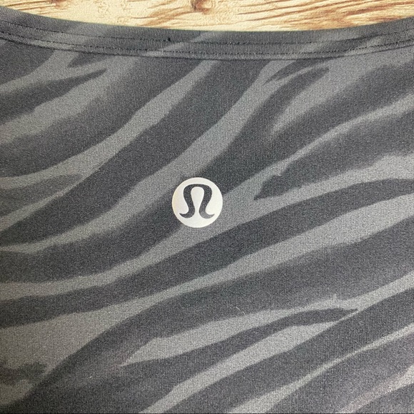 Lululemon Nulu Cropped Slim Yoga Short Sleeve Black grey animal print EUC 2 - Picture 8 of 9
